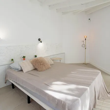 Countryside Elegant 4-bedroom Suite, Pool & Garden *