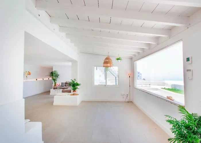 Countryside Elegant 4-bedroom Suite, Pool & Garden 펜션 Los Menores