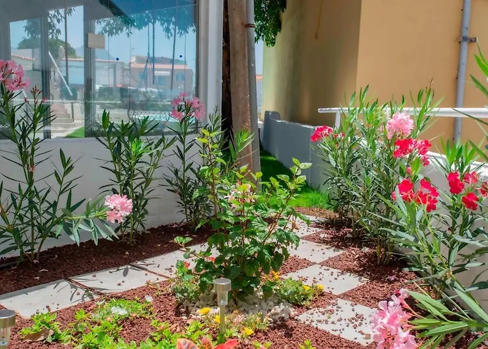 Countryside Elegant 4-bedroom Suite, Pool & Garden 펜션