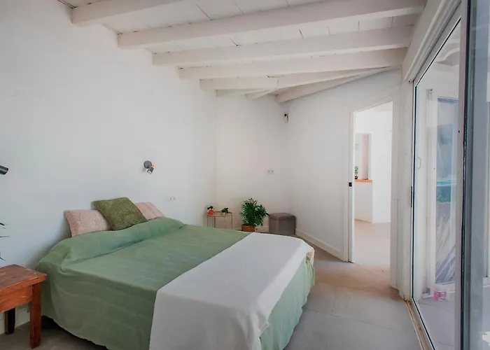 Countryside Elegant 4-bedroom Suite, Pool & Garden *