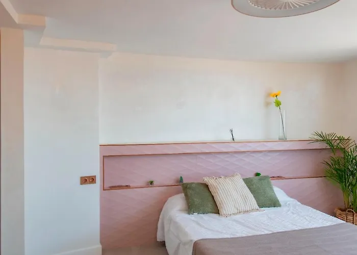 Countryside Elegant 4-bedroom Suite, Pool & Garden 펜션 *