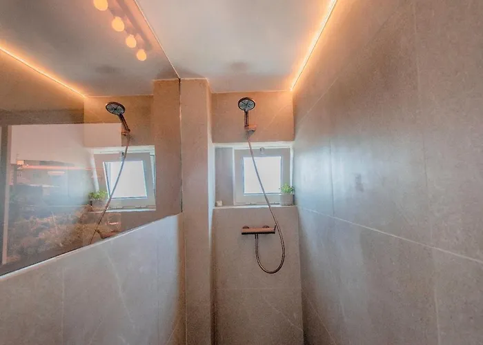 Countryside Elegant 4-bedroom Suite, Pool & Garden * Los Menores