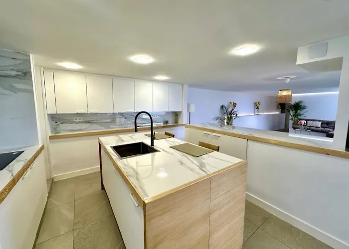 Countryside Elegant 4-bedroom Suite, Pool & Garden Los Menores