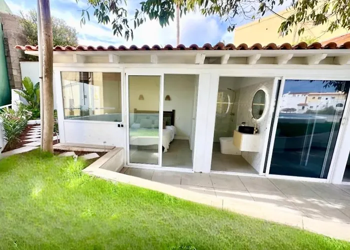 Countryside Elegant 4-bedroom Suite, Pool & Garden 펜션 Los Menores