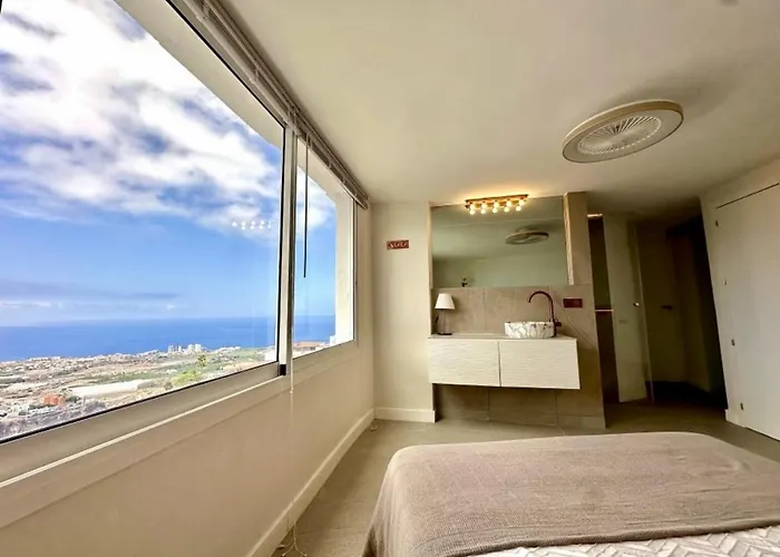 Countryside Elegant 4-bedroom Suite, Pool & Garden 펜션 Los Menores