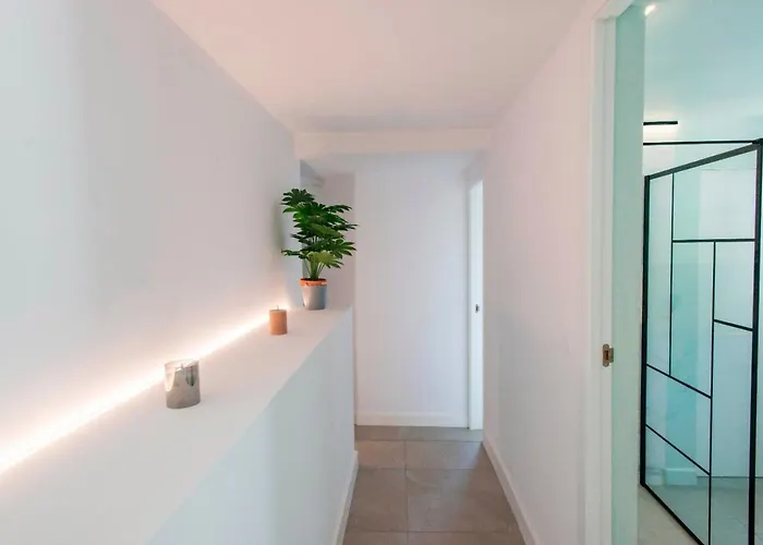 Countryside Elegant 4-bedroom Suite, Pool & Garden *