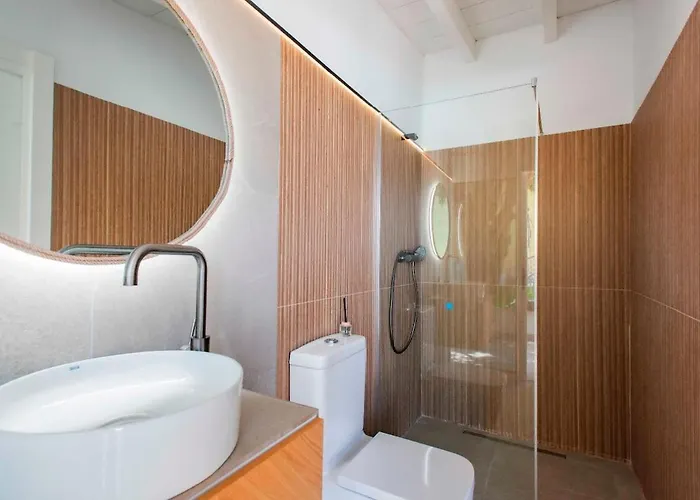 펜션 Countryside Elegant 4-bedroom Suite, Pool & Garden *