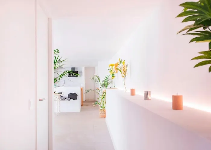 Countryside Elegant 4-bedroom Suite, Pool & Garden 펜션 Los Menores