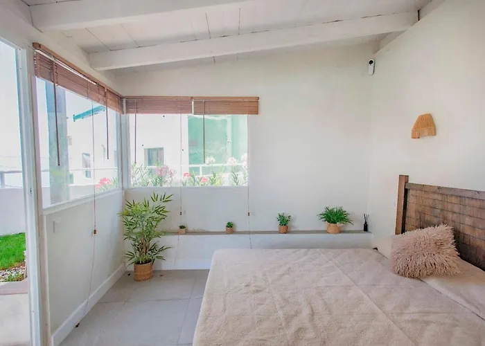 Countryside Elegant 4-bedroom Suite, Pool & Garden * Los Menores