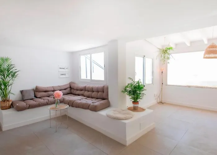 Countryside Elegant 4-bedroom Suite, Pool & Garden 펜션