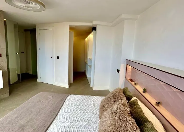 펜션 Countryside Elegant 4-bedroom Suite, Pool & Garden