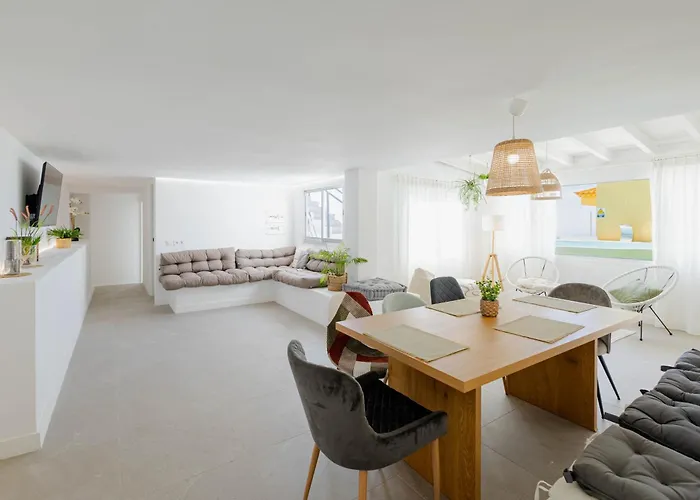 펜션 Countryside Elegant 4-bedroom Suite, Pool & Garden Los Menores