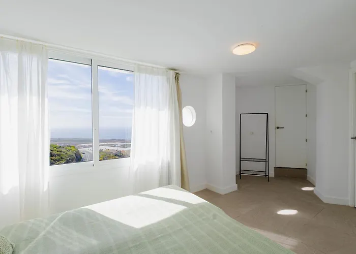 펜션 Countryside Elegant 4-bedroom Suite, Pool & Garden