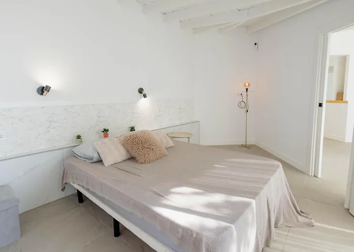 Countryside Elegant 4-bedroom Suite, Pool & Garden *