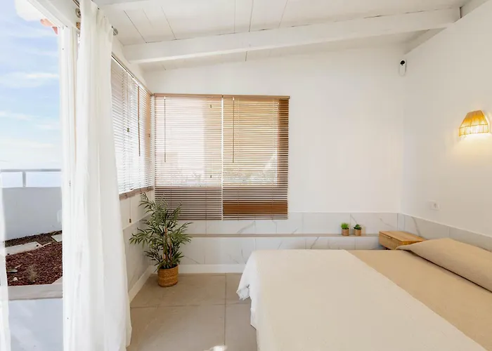 펜션 Countryside Elegant 4-bedroom Suite, Pool & Garden