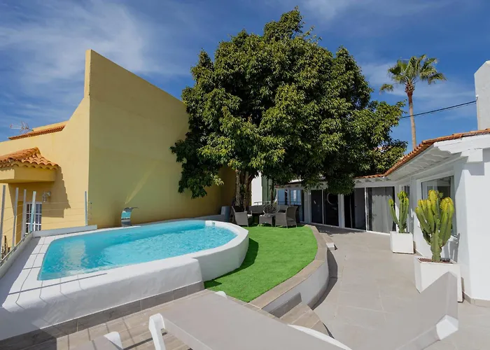 Countryside Elegant 4-bedroom Suite, Pool & Garden Los Menores