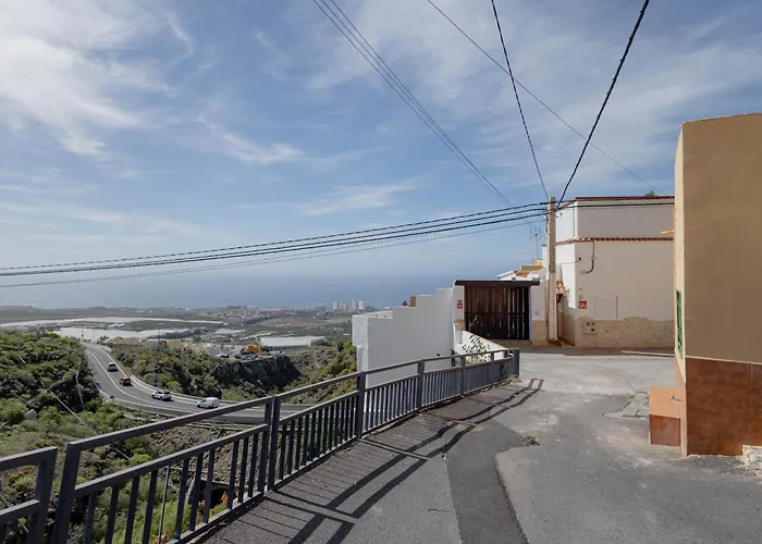 Countryside Elegant 4-bedroom Suite, Pool & Garden * Los Menores