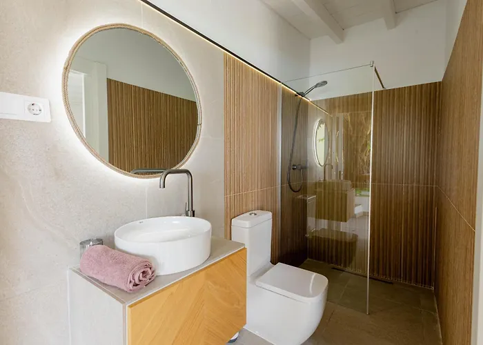 펜션 Countryside Elegant 4-bedroom Suite, Pool & Garden *