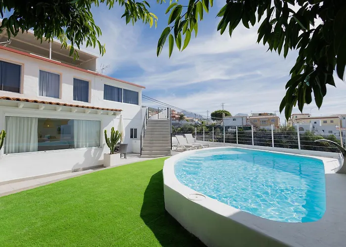 Countryside Elegant 4-bedroom Suite, Pool & Garden