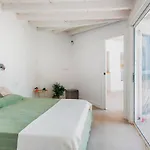 Countryside Elegant 4-bedroom Suite, Pool & Garden