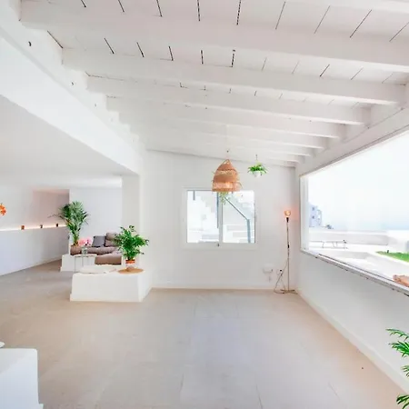 Countryside Elegant 4-bedroom Suite, Pool & Garden Holiday home Los Menores