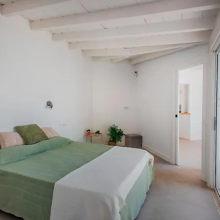 Countryside Elegant 4-bedroom Suite, Pool & Garden *