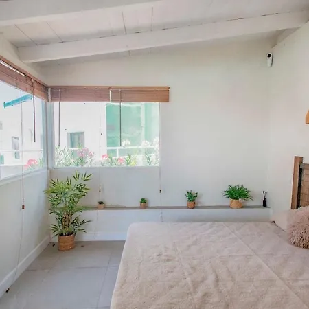 Countryside Elegant 4-bedroom Suite, Pool & Garden * Los Menores