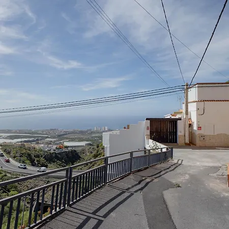 Countryside Elegant 4-bedroom Suite, Pool & Garden * Los Menores