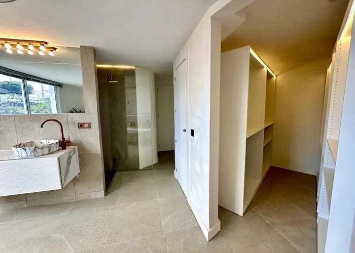 Countryside Elegant 4-bedroom Suite, Pool & Garden Сasa de vacaciones *