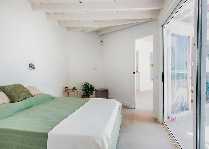Countryside Elegant 4-bedroom Suite, Pool & Garden