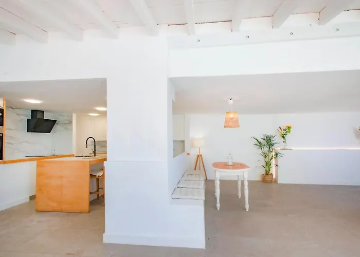 Countryside Elegant 4-bedroom Suite, Pool & Garden Los Menores