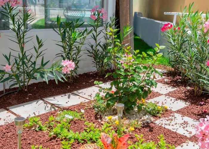 Countryside Elegant 4-bedroom Suite, Pool&garden Vakantiehuis Los Menores