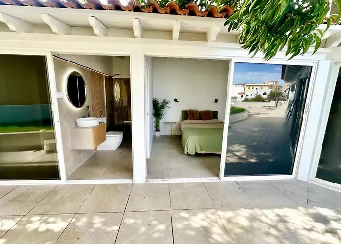 Tatil Evi Countryside Elegant 4-bedroom Suite, Pool & Garden Los Menores