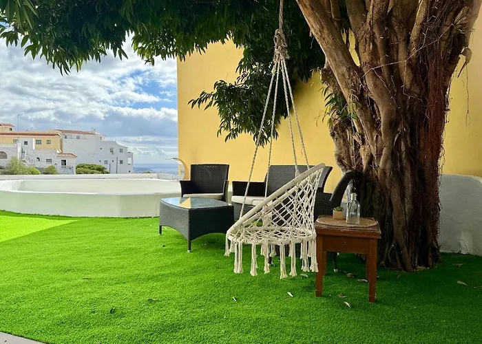 Countryside Elegant 4-bedroom Suite, Pool & Garden * Los Menores