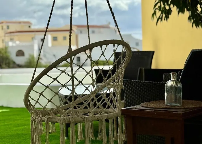 Countryside Elegant 4-bedroom Suite, Pool & Garden Сasa de vacaciones Los Menores