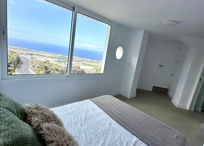 Countryside Elegant 4-bedroom Suite, Pool & Garden * Los Menores