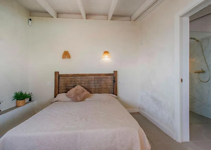 Countryside Elegant 4-bedroom Suite, Pool & Garden *