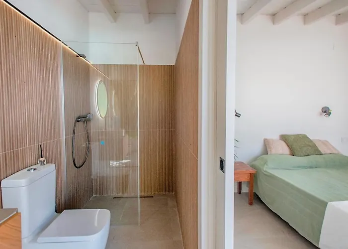 Countryside Elegant 4-bedroom Suite, Pool & Garden * Los Menores