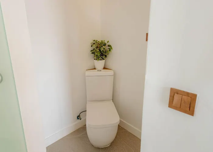 Countryside Elegant 4-bedroom Suite, Pool & Garden Los Menores