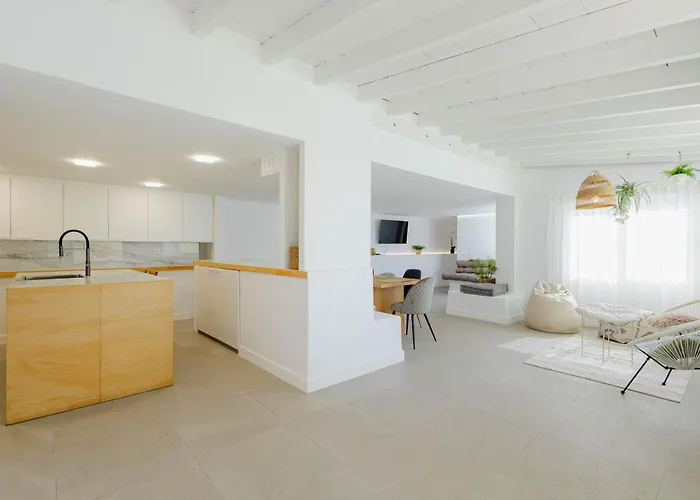 Countryside Elegant 4-bedroom Suite, Pool&garden Vakantiehuis Los Menores