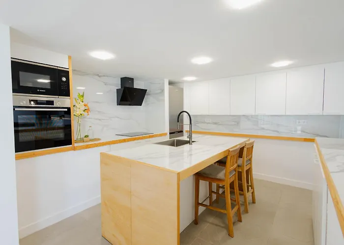 Countryside Elegant 4-bedroom Suite, Pool & Garden Сasa de vacaciones *