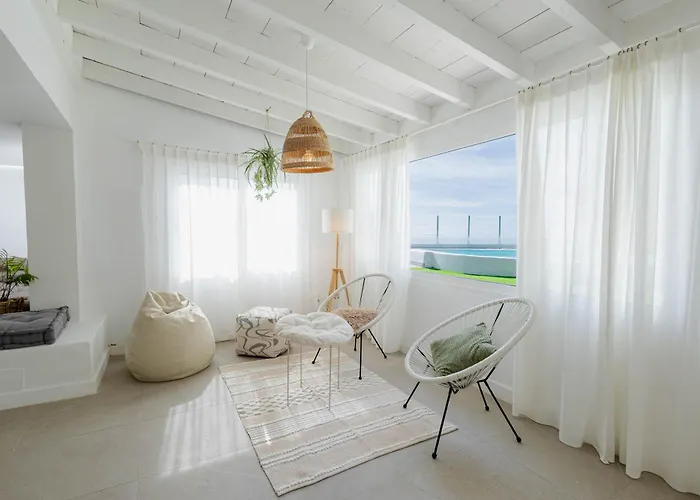 Countryside Elegant 4-bedroom Suite, Pool&garden Vakantiehuis *