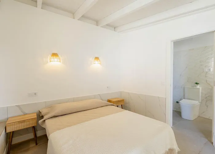 Countryside Elegant 4-bedroom Suite, Pool & Garden Tatil Evi *