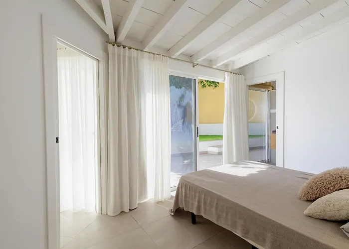 Countryside Elegant 4-bedroom Suite, Pool & Garden *