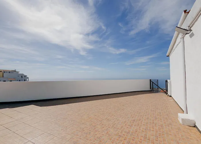 Countryside Elegant 4-bedroom Suite, Pool & Garden *