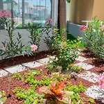 Countryside Elegant 4-bedroom Suite, Pool & Garden בית נופש Los Menores