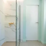 בית נופש Countryside Elegant 4-bedroom Suite, Pool & Garden