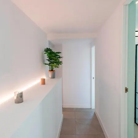 Countryside Elegant 4-bedroom Suite, Pool & Garden *