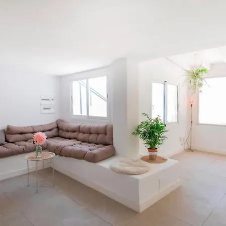 Countryside Elegant 4-bedroom Suite, Pool & Garden 펜션