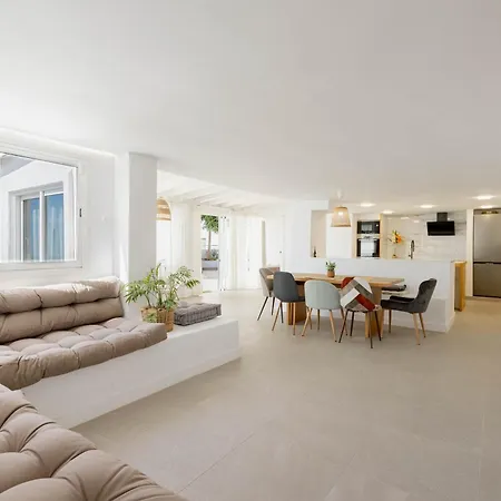 Countryside Elegant 4-bedroom Suite, Pool & Garden * Los Menores